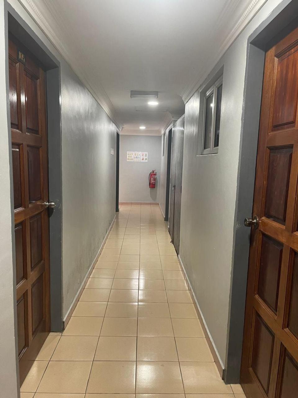 Oyo 90914 Hotel Mei Wah Kampong Selanchor ภายนอก รูปภาพ